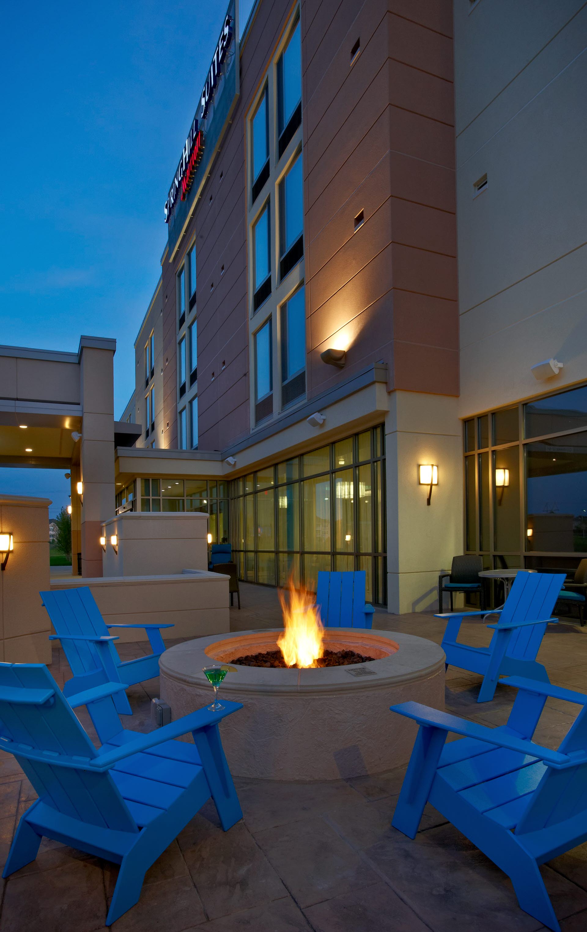 Outdoor Patio & Firepit