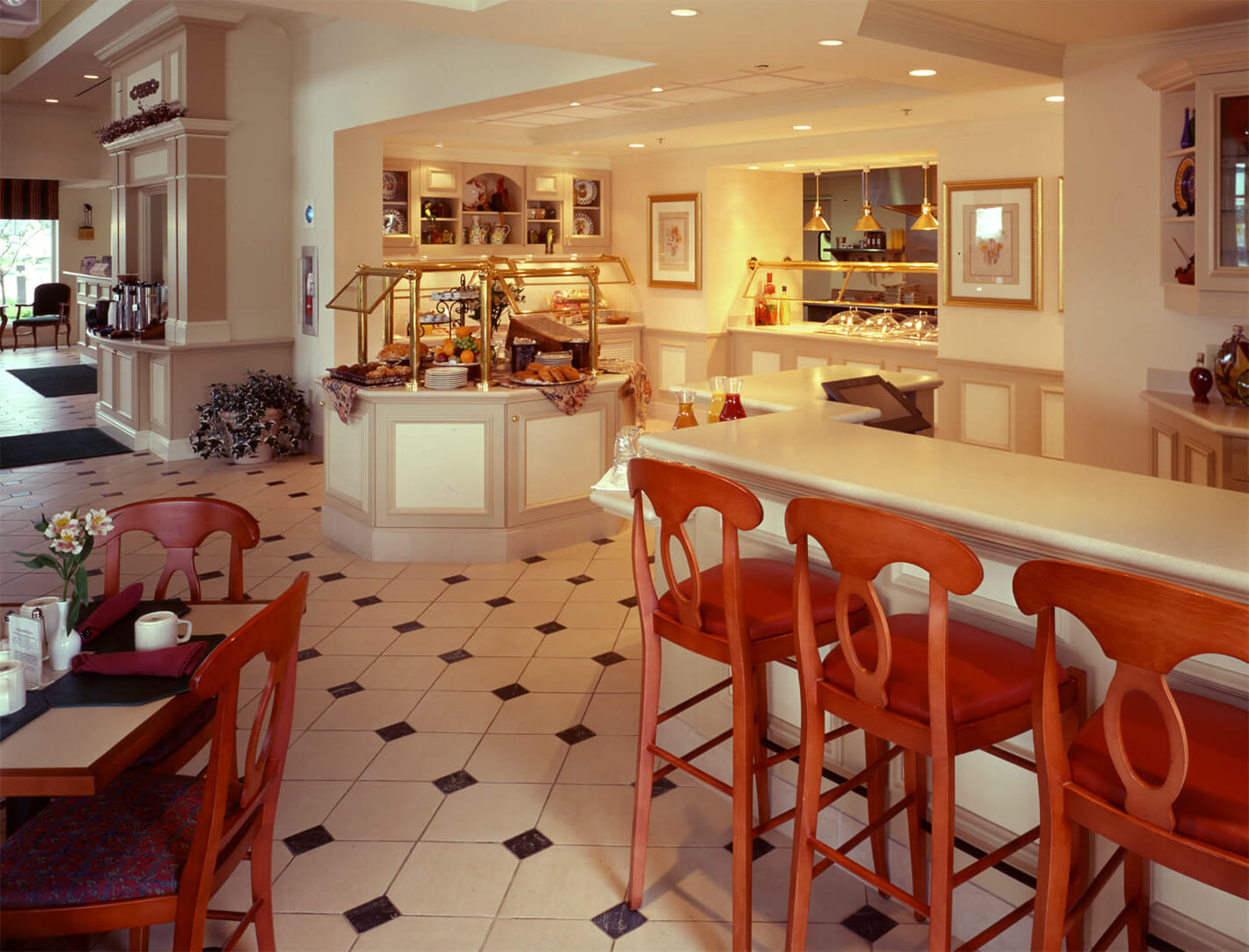 Breakfast Buffet & Dining Area