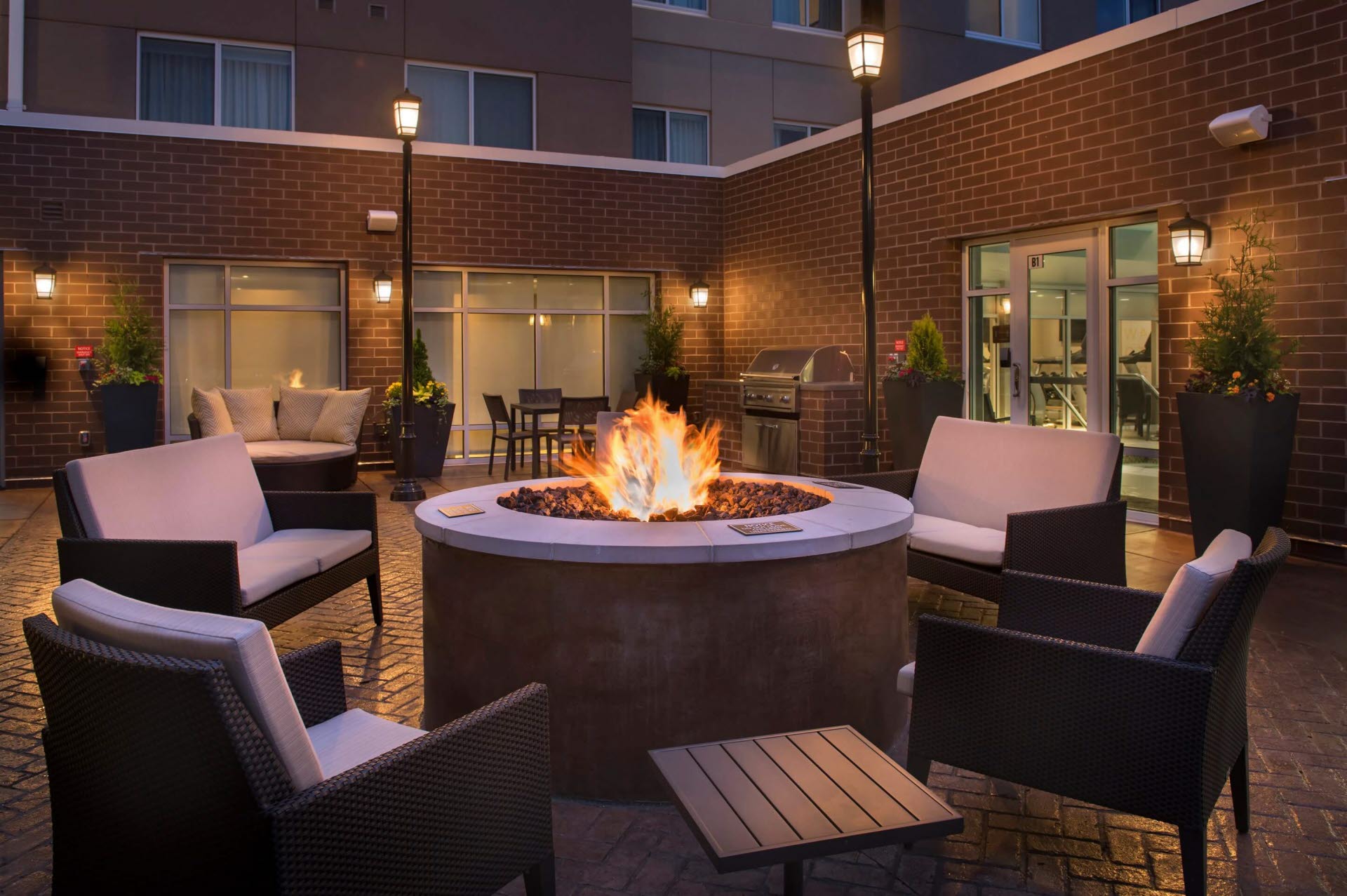 Outdoor Patio & Firepit