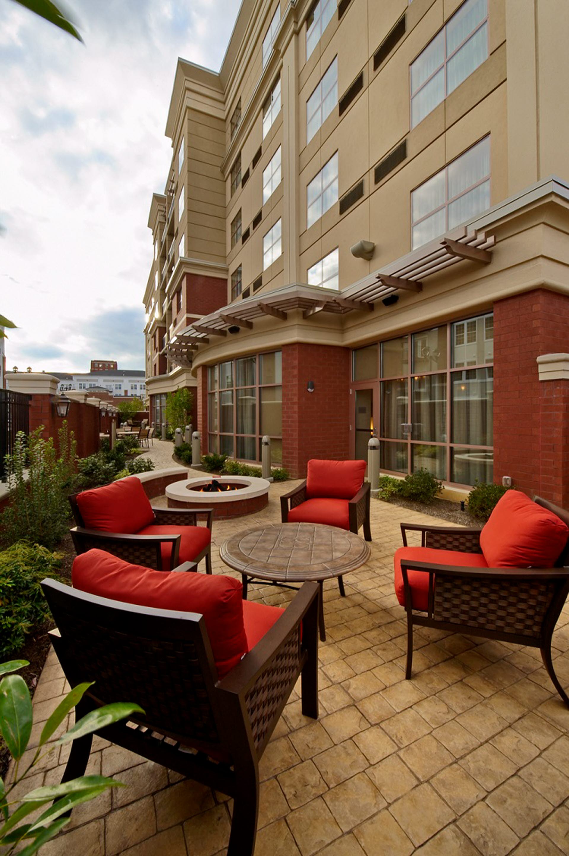 Outdoor Patio & Firepit